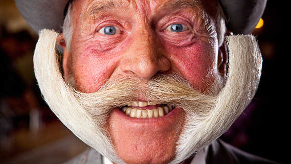 Karl-Heinz Hille-moustache-record-monde-pilou-pilou